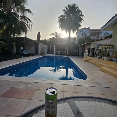 4 Bedroom Bungalow - Huge Outdoor ! Private Pool ! Peyia Exterior photo