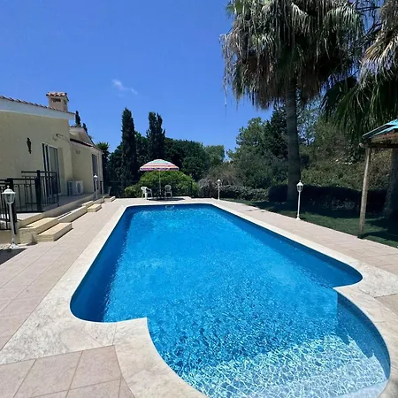 4 Bedroom Bungalow - Huge Outdoor ! Private Pool ! Peyia Exterior photo