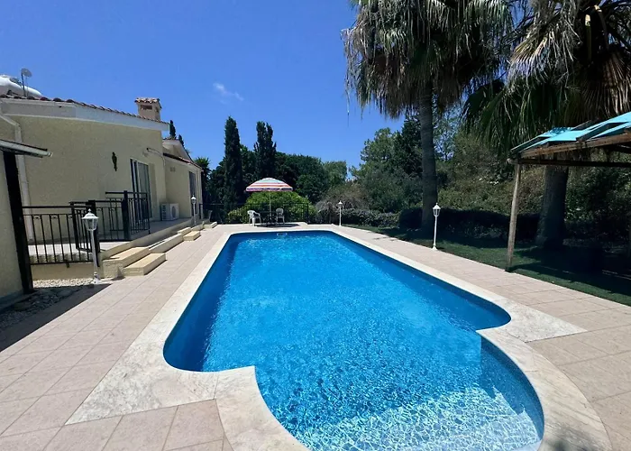 4 Bedroom Bungalow - Huge Outdoor ! Private Pool !