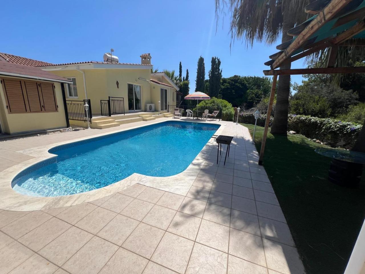 Villa 4 Bedroom - Huge Outdoor ! Private Pool ! *