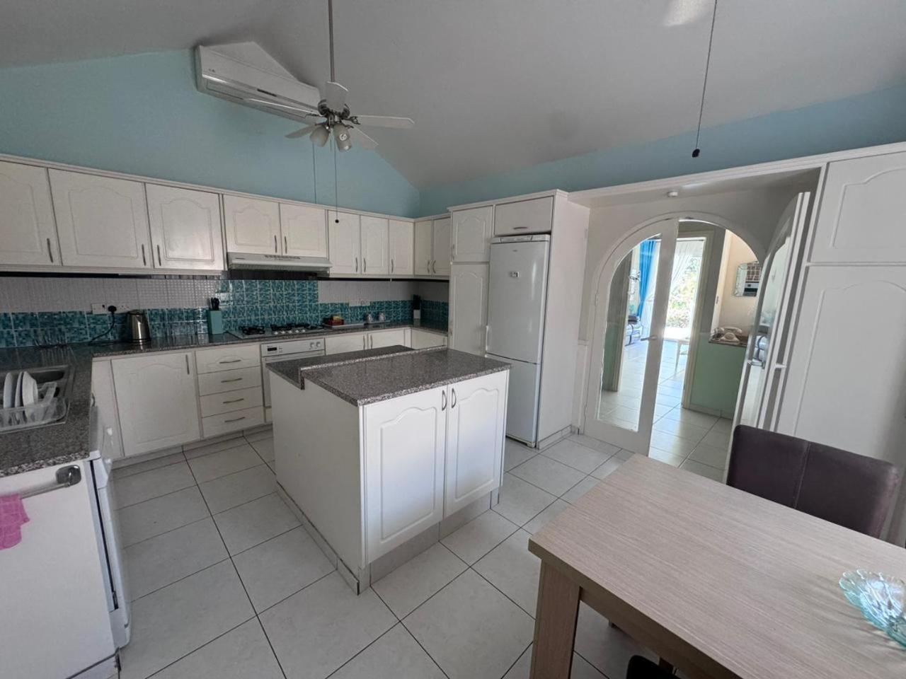 4 Bedroom - Huge Outdoor ! Private Pool ! Peyia